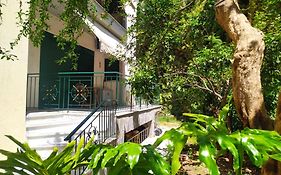 Marousi Comfy Apartment With Balcony